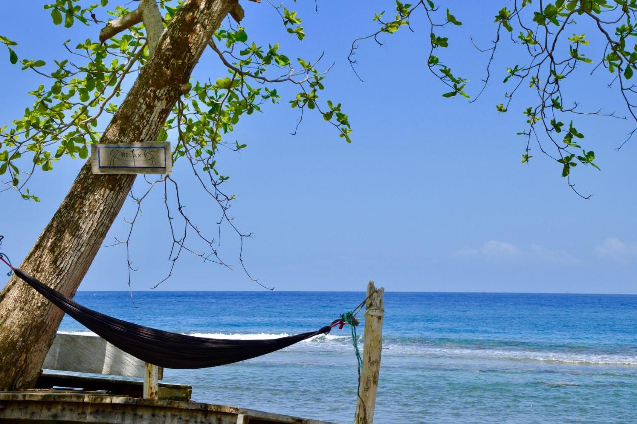 Pristine Paradise Dive Resort - Togean Islands, Una Una Pulau Unauna Buitenkant foto
