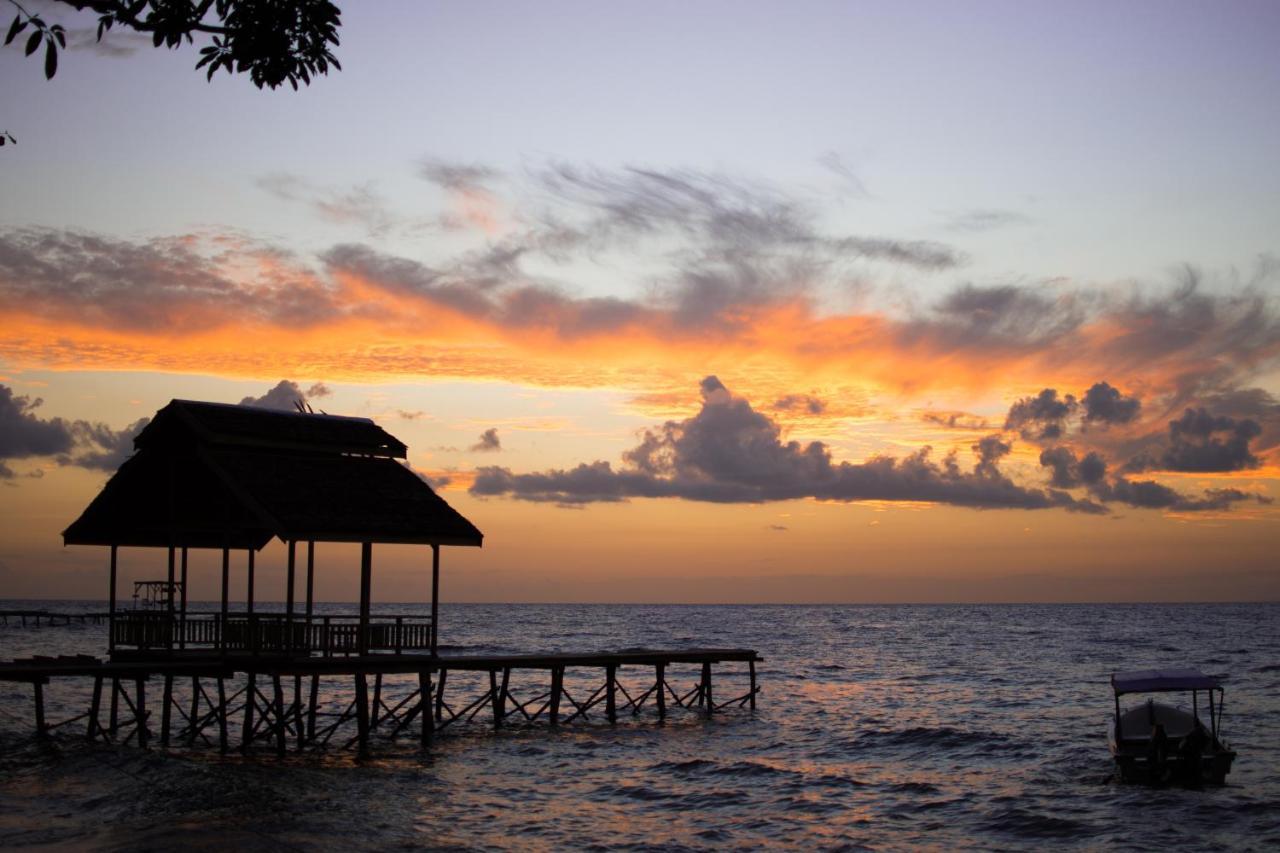 Pristine Paradise Dive Resort - Togean Islands, Una Una Pulau Unauna Buitenkant foto