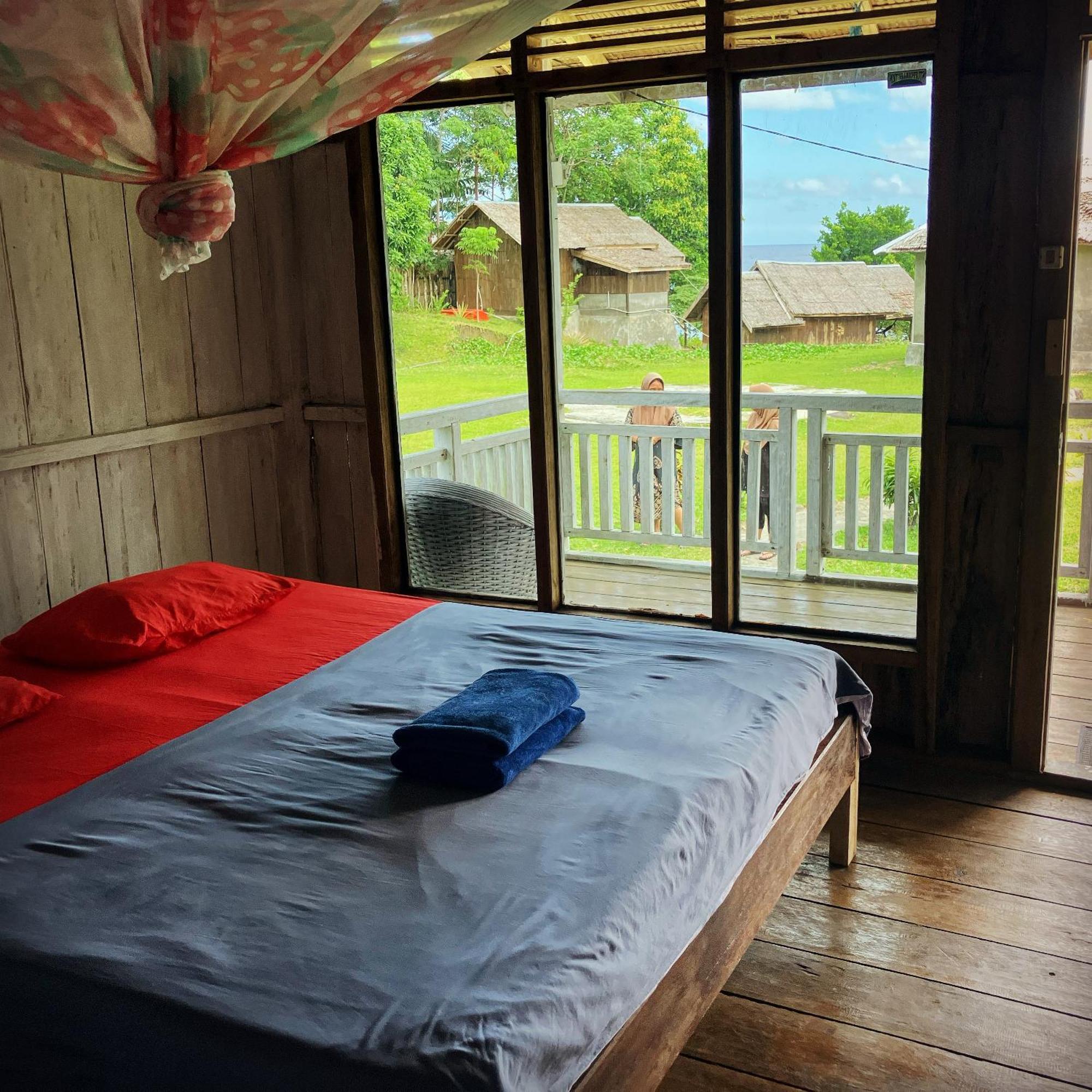 Pristine Paradise Dive Resort - Togean Islands, Una Una Pulau Unauna Buitenkant foto