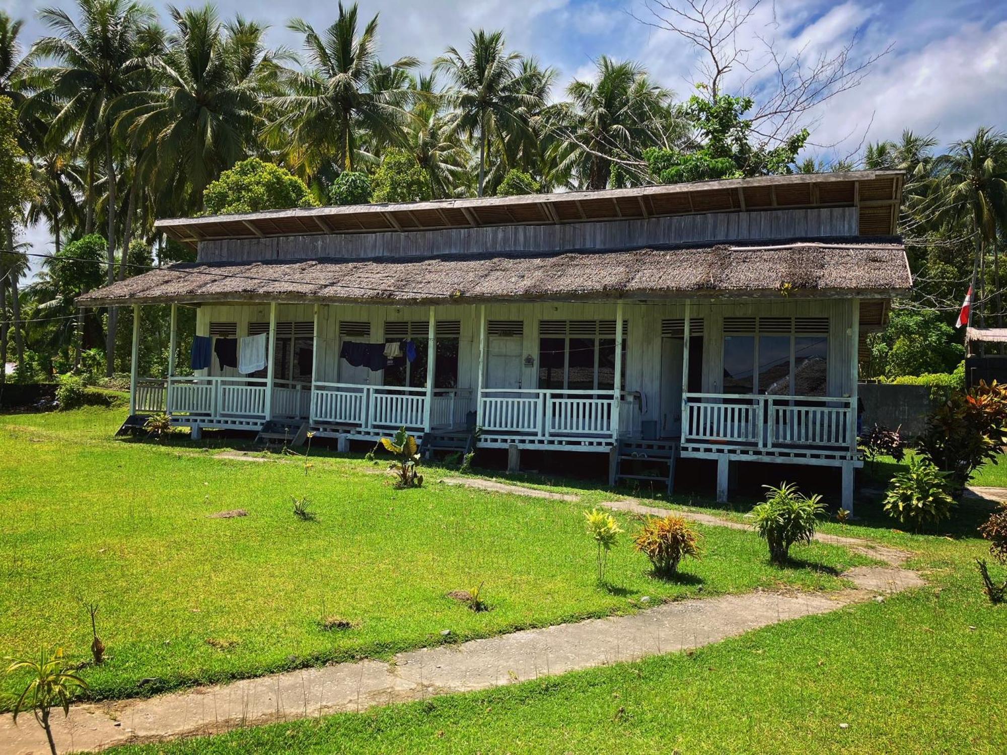 Pristine Paradise Dive Resort - Togean Islands, Una Una Pulau Unauna Buitenkant foto