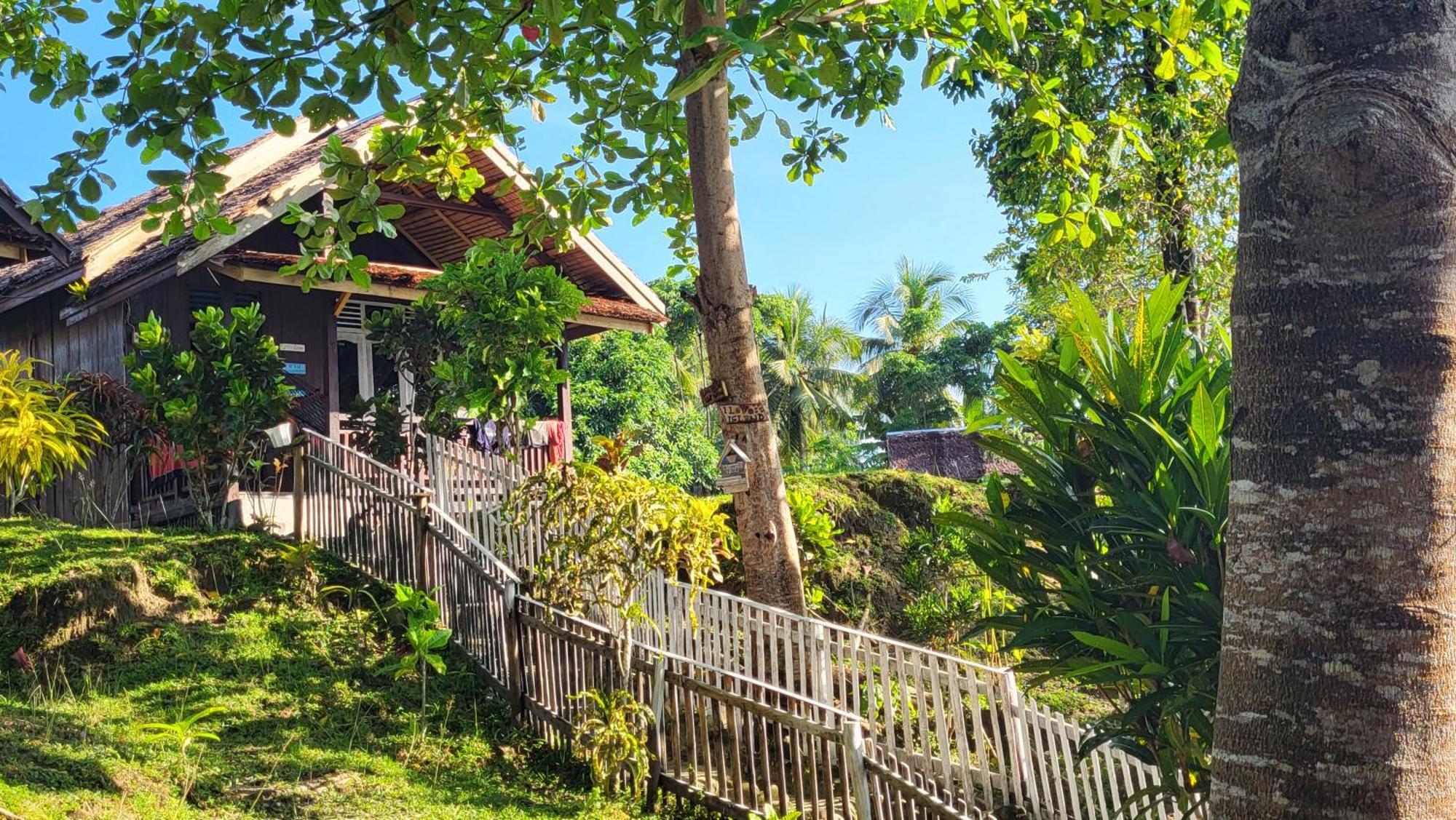 Pristine Paradise Dive Resort - Togean Islands, Una Una Pulau Unauna Buitenkant foto
