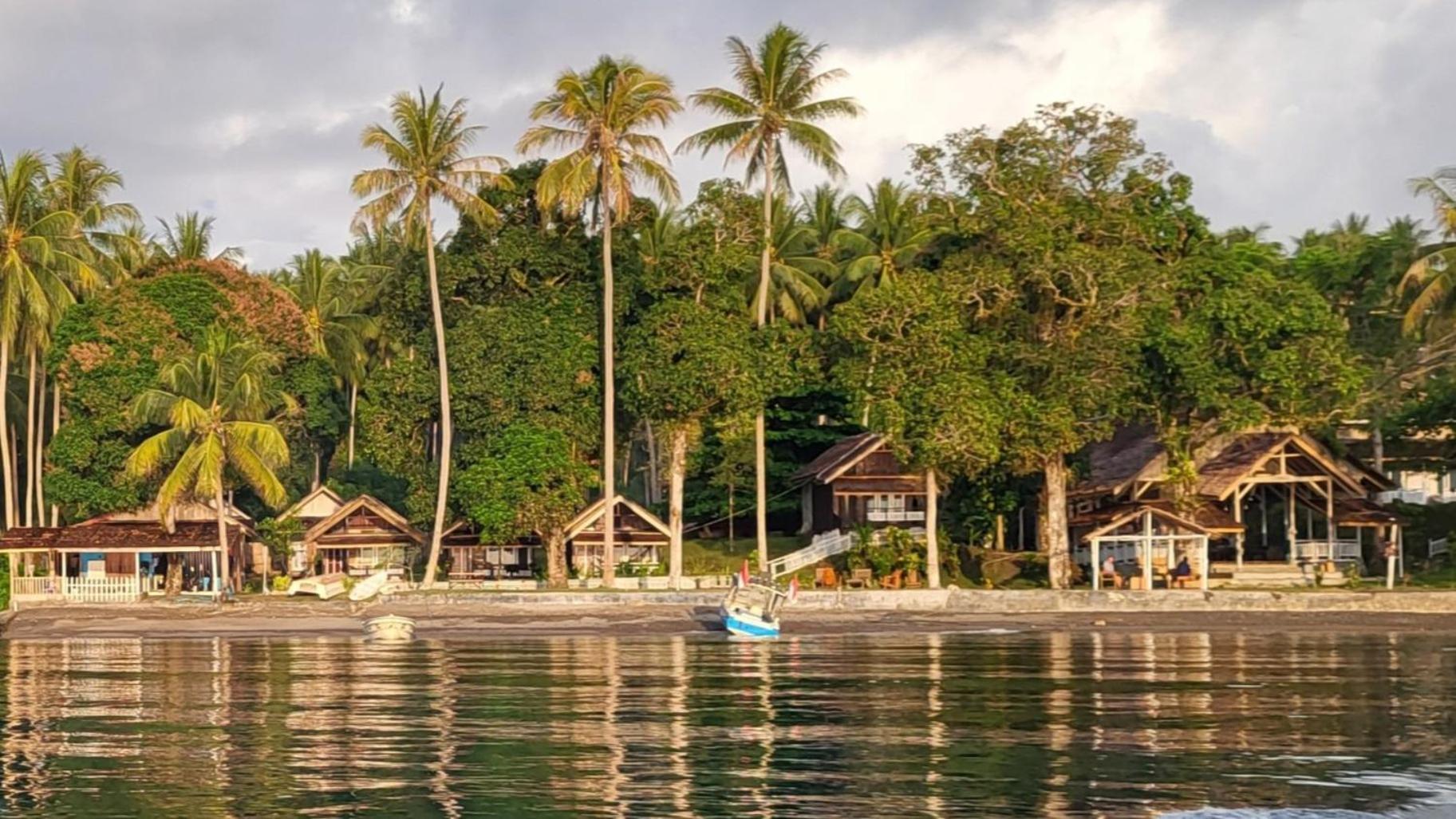 Pristine Paradise Dive Resort - Togean Islands, Una Una Pulau Unauna Buitenkant foto