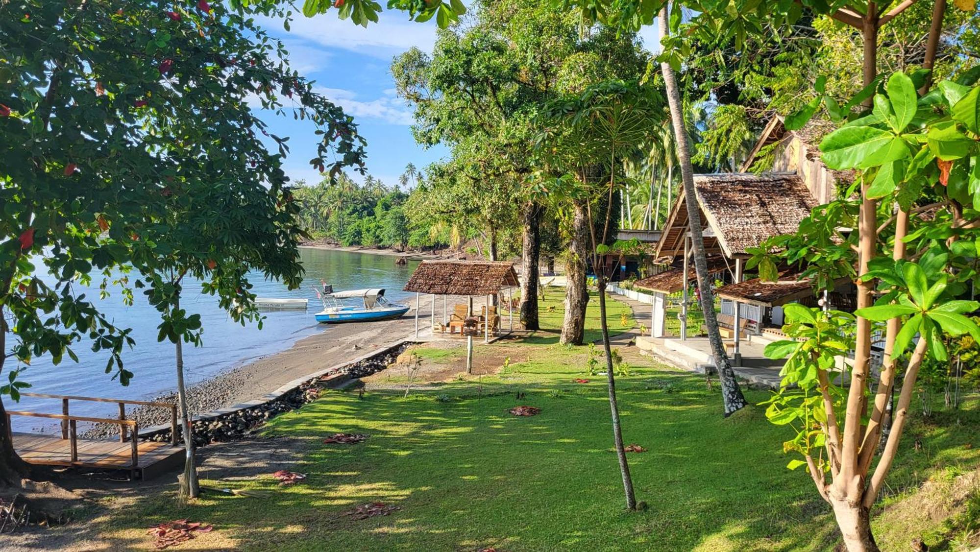 Pristine Paradise Dive Resort - Togean Islands, Una Una Pulau Unauna Buitenkant foto