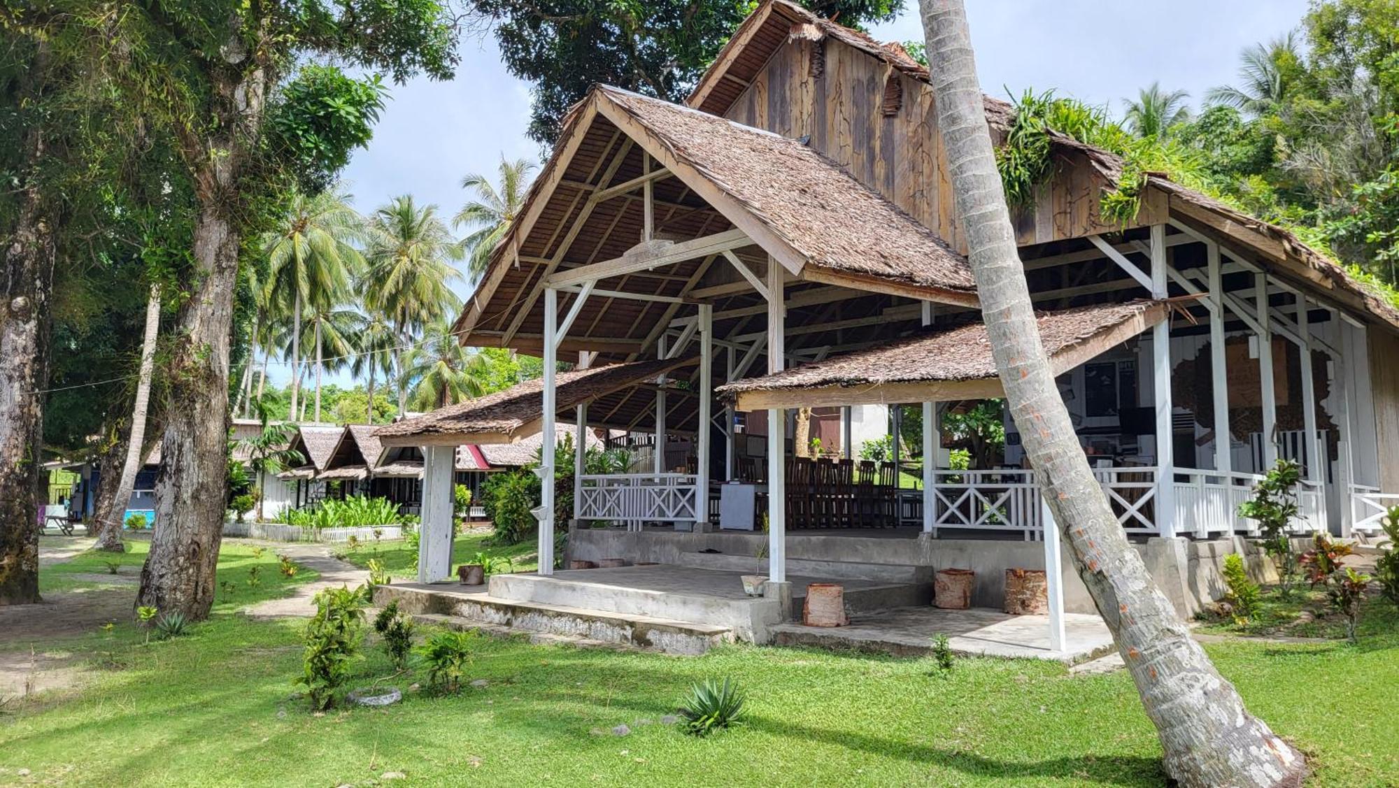 Pristine Paradise Dive Resort - Togean Islands, Una Una Pulau Unauna Buitenkant foto