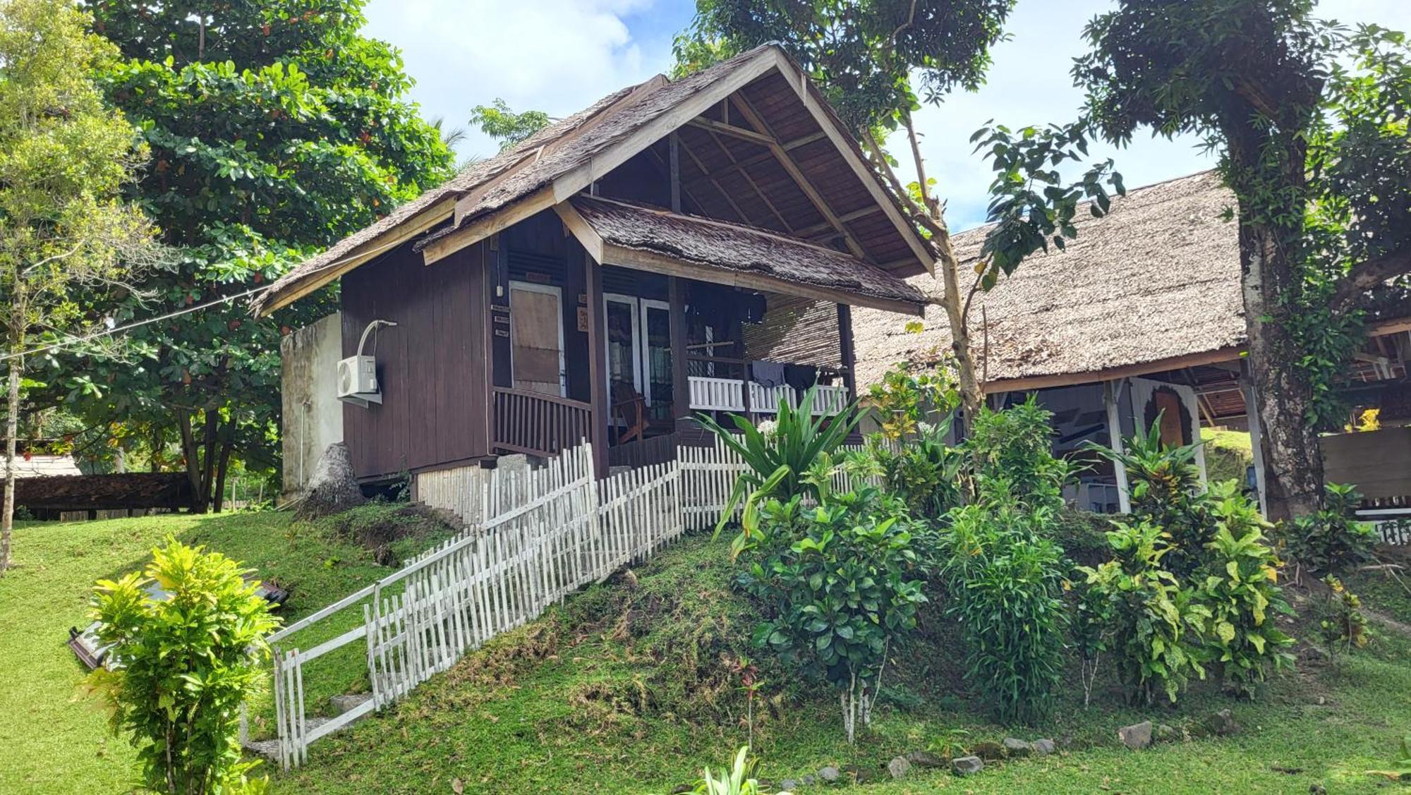 Pristine Paradise Dive Resort - Togean Islands, Una Una Pulau Unauna Buitenkant foto