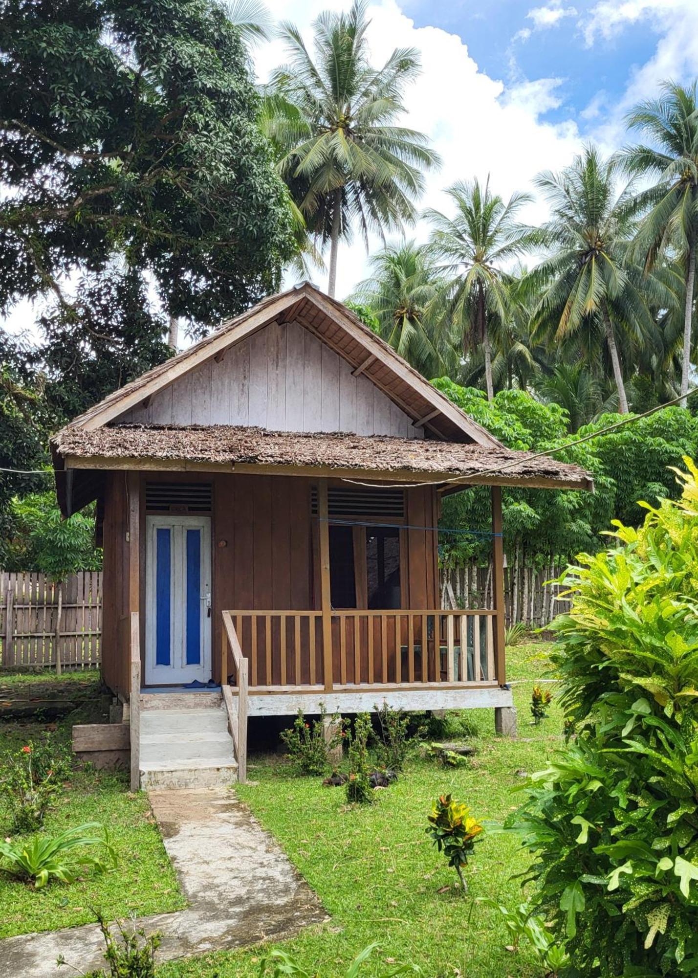 Pristine Paradise Dive Resort - Togean Islands, Una Una Pulau Unauna Buitenkant foto